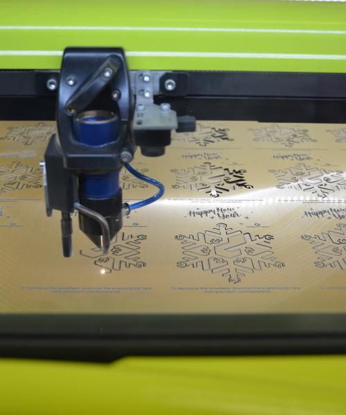 LS1000 cutting snowflakes
