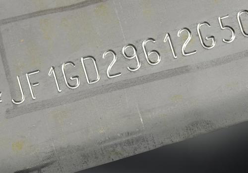 VIN-Nummer Markierung auf industriellem Metallteil