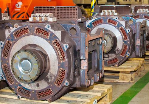 Train electric traction motor