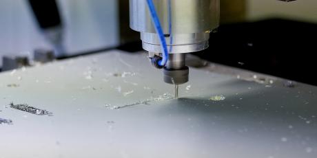 Tiefengravur mit CNC-Metallgraviermaschine